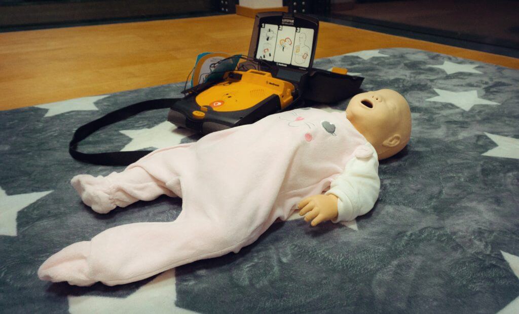 Erste-Hilfe-Kurs, Säugling, Kleinkind, Beatmung, Herzdruckmassage